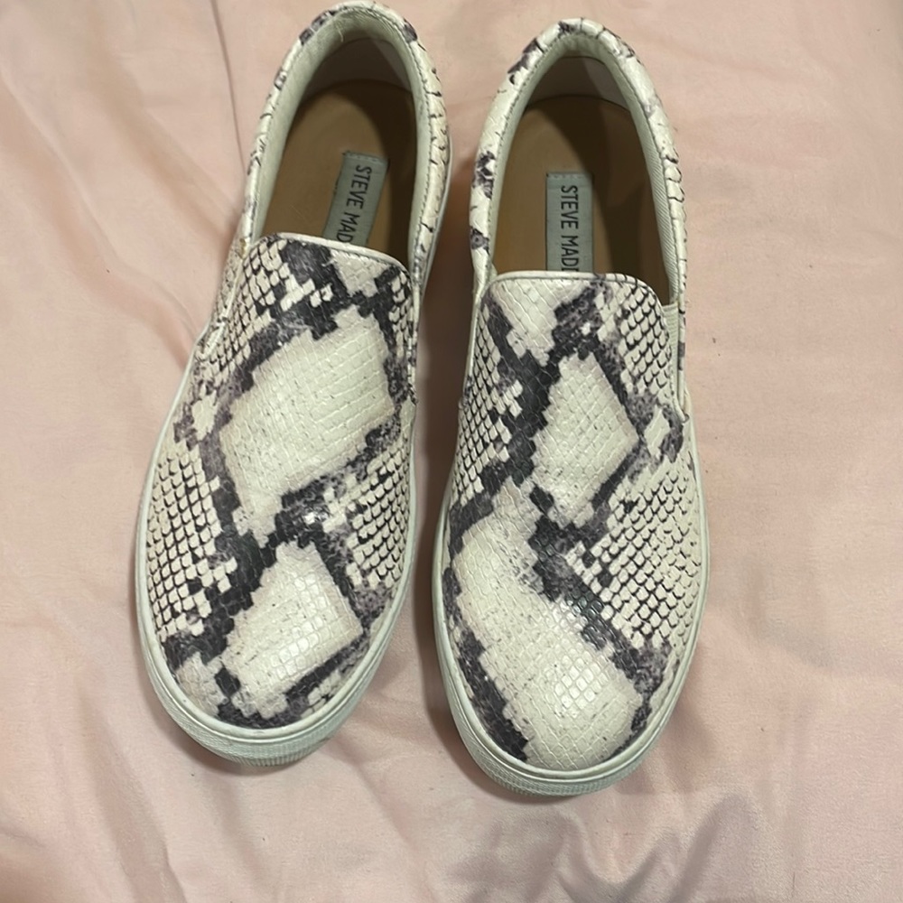 Selling these used Steve Madden shoes size 7 just dirty